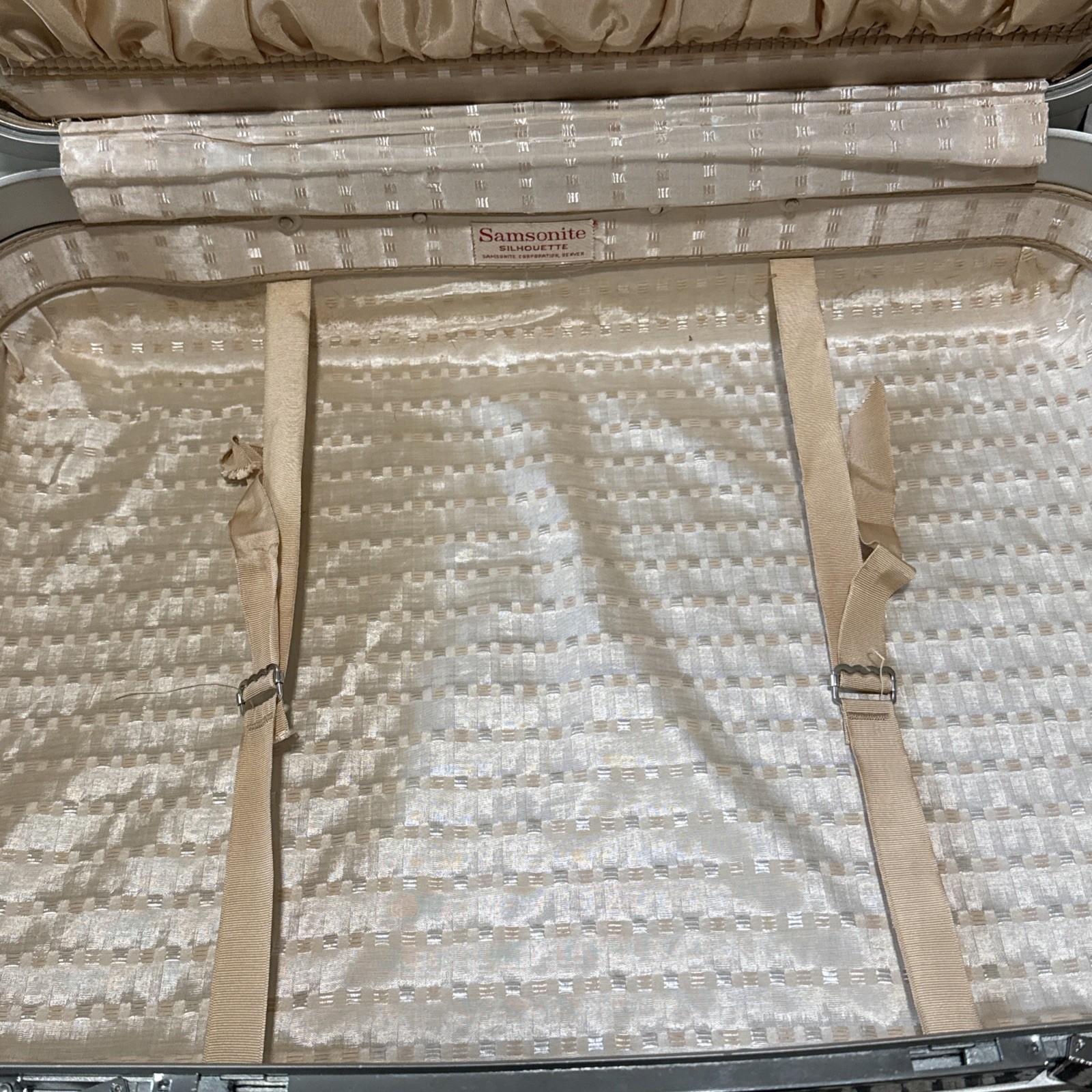 Samsonite Silhouette Luggage Suitcase Vintage Hard Shell Ivory Cream 21”x16”