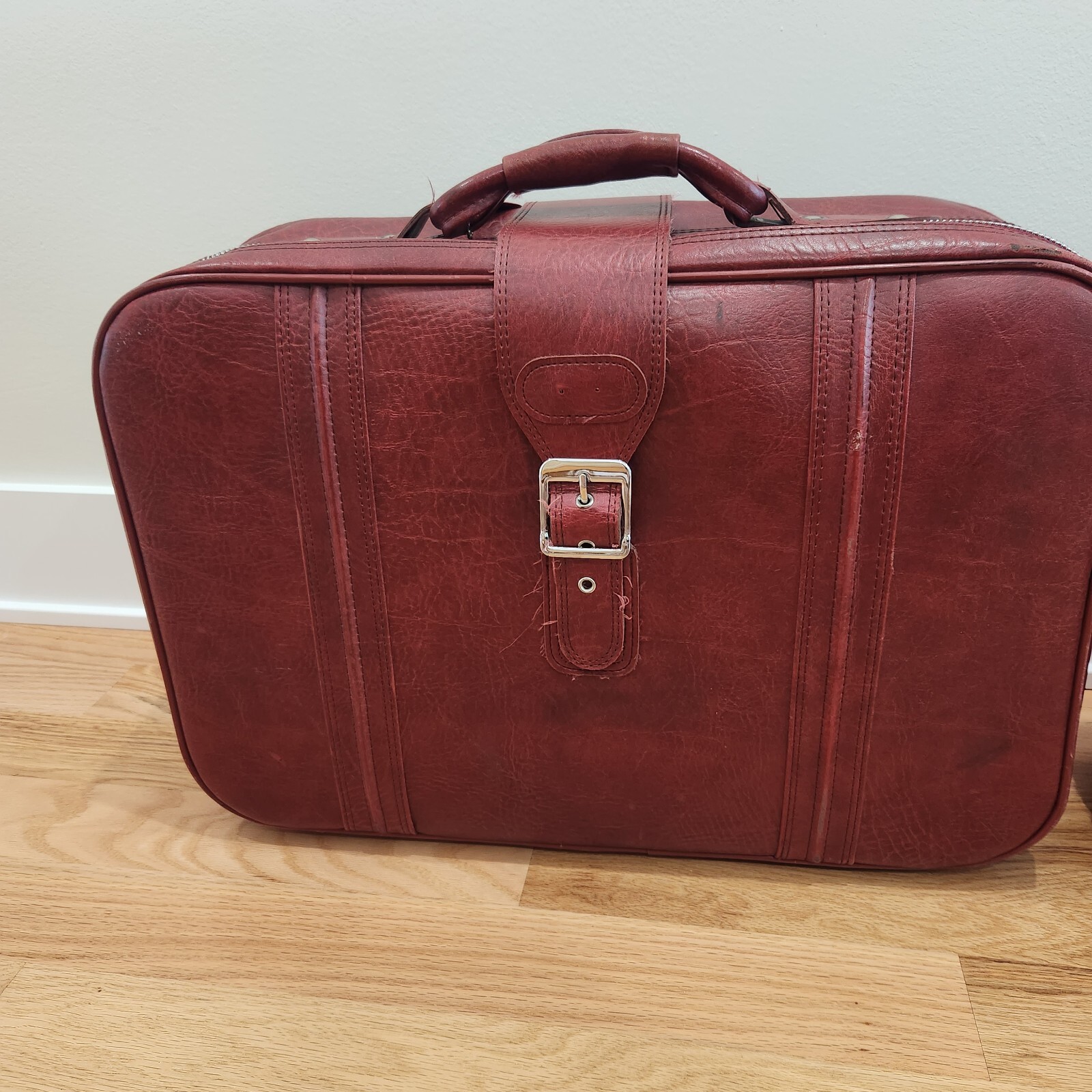 NEW VISTA Vintage Suitcases Red in Color Set of 2