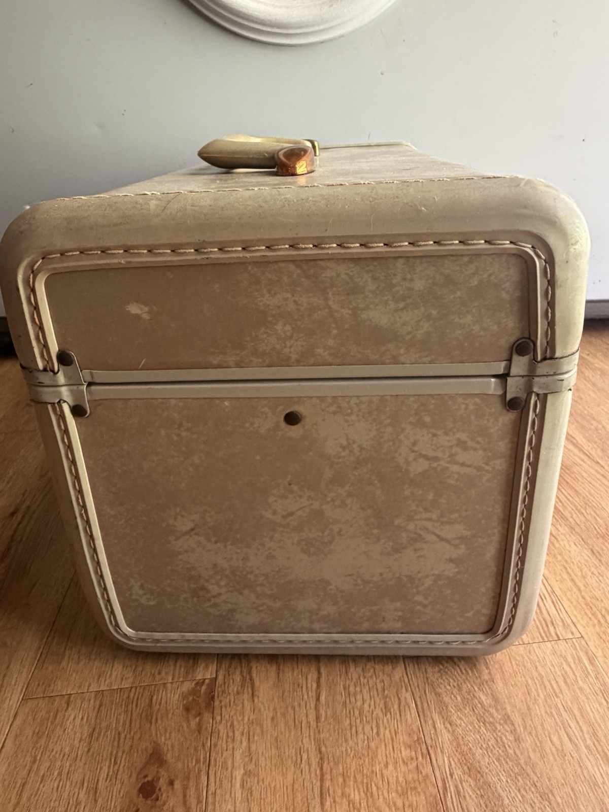 Samsonite Vintage 1950s Beige Vinyl Hard Vanity Case Locking Extra Compartments
