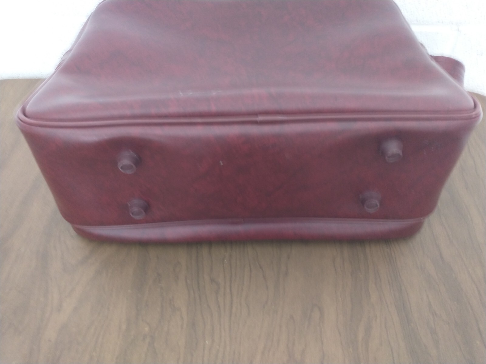 American Tourister Vintage Red Faux Leather 4 Piece Luggage Set 24×17 to Clutch