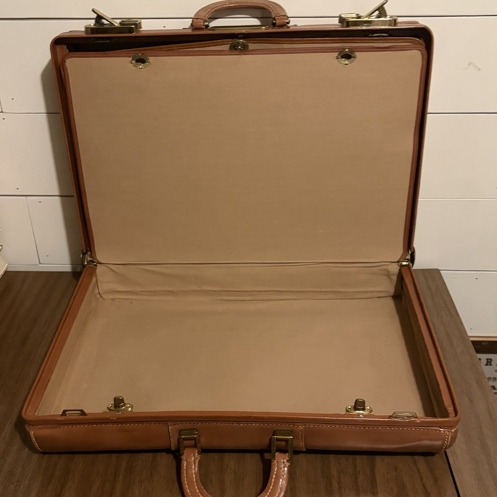 Leather Garment Bag Suit Carrier 22 Tan Brass Lock Travel Case Vintage