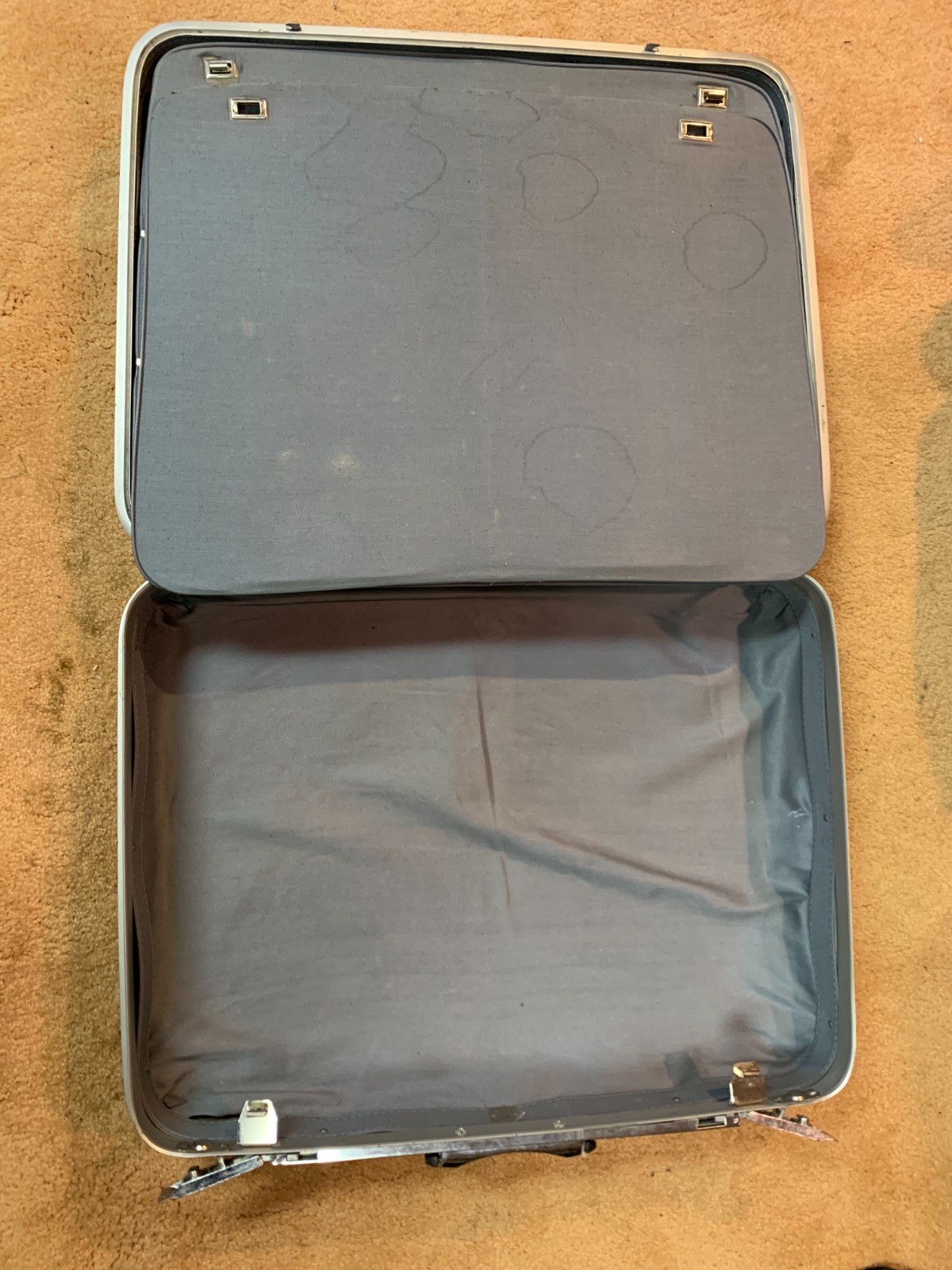 Vintage 1960s Samsonite Silhouette Hard Shell Suitcase Luggage MCM Gray Key