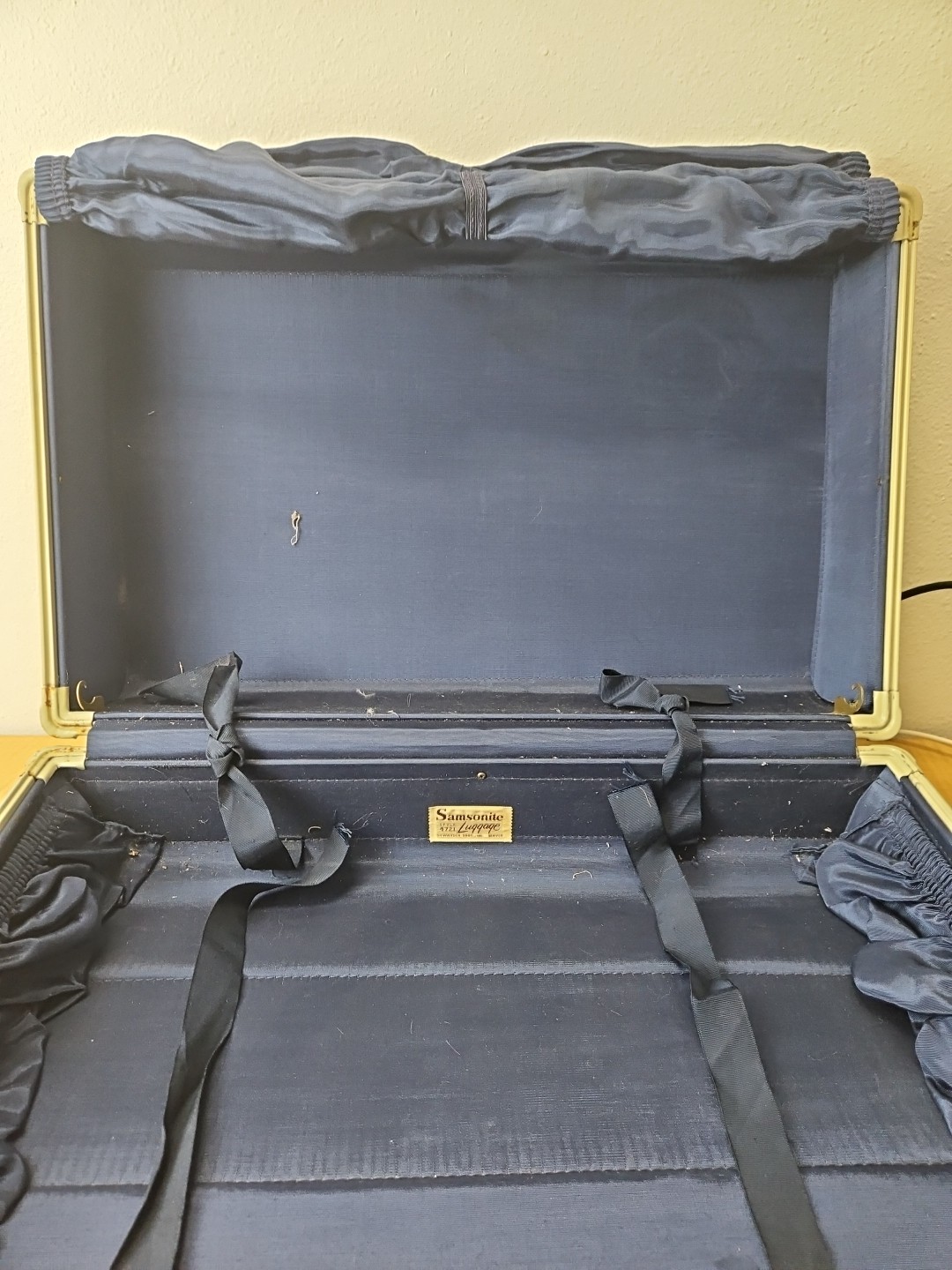 Vintage Samsonite Shwayder 4721 Navy Blue Suitcase Hard Side WB STICKERS