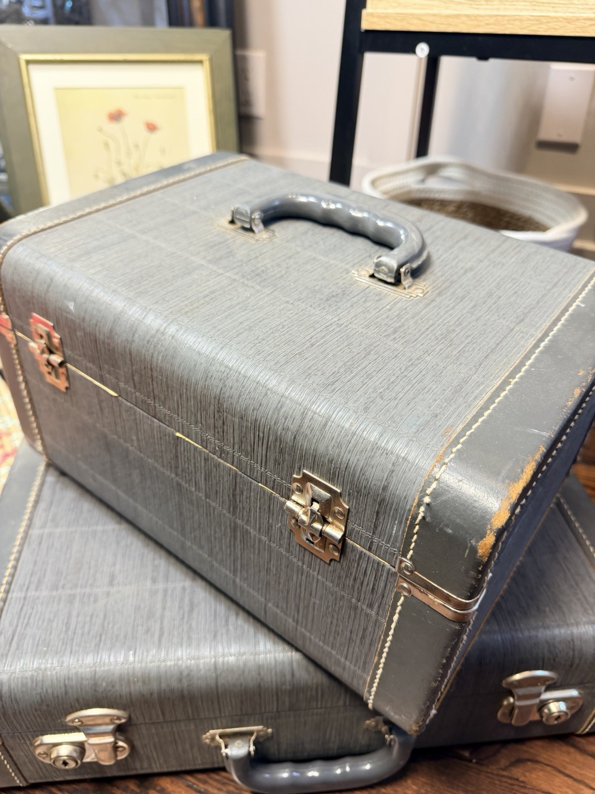 Vintage 1950s Makeup Hard Shell Case No Key 13” X 9”x 6.5”