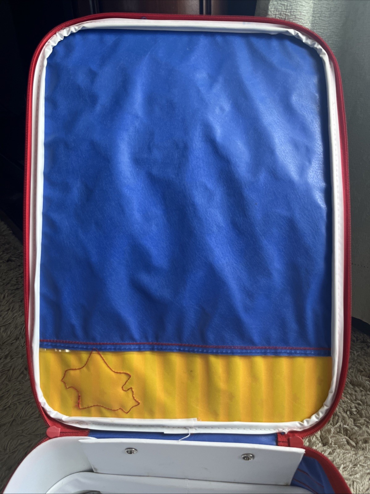 Rare Vintage 90’s Pyramid Disney Winnie The Pooh 15” Rolling Luggage Suitcase