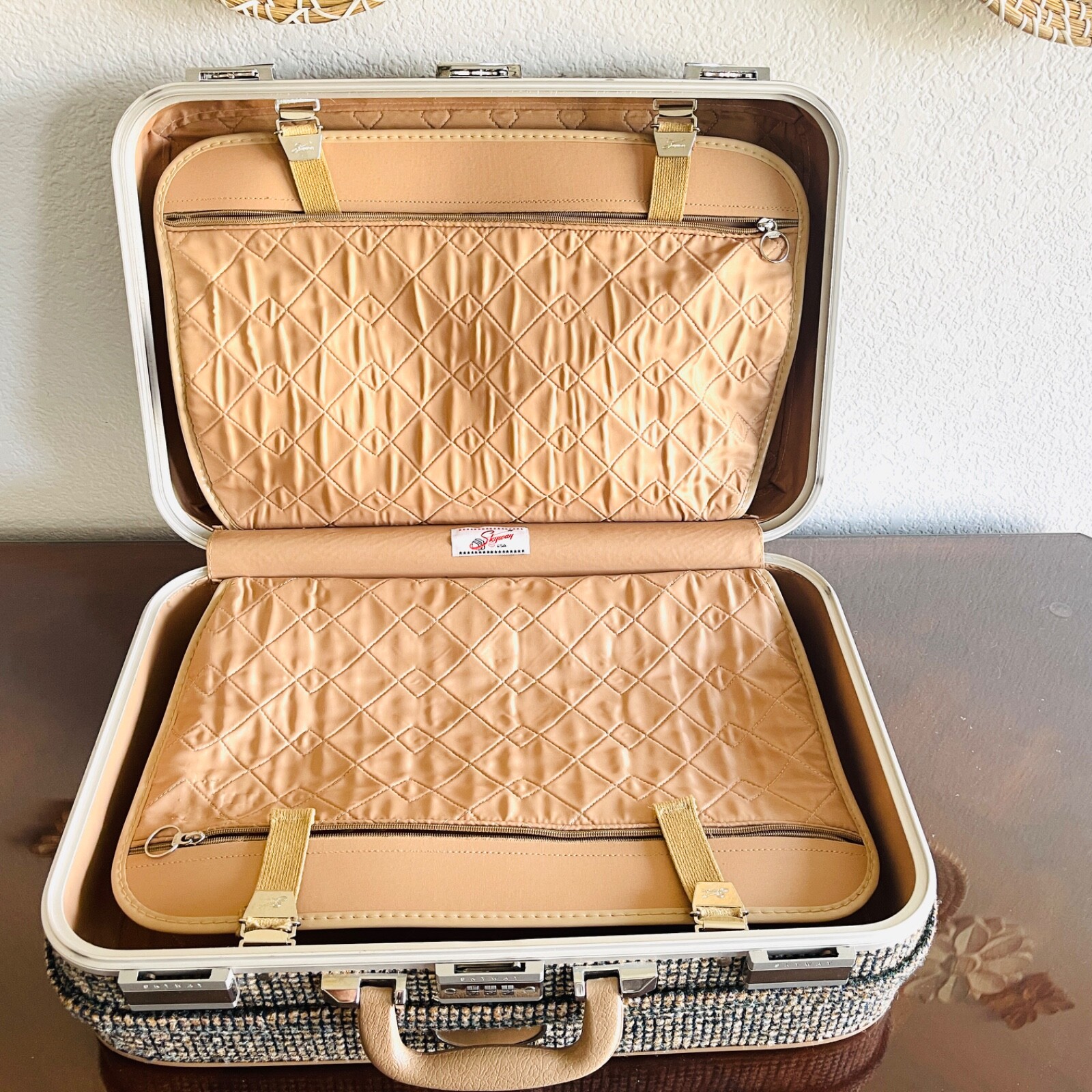 Skyway Vintage Retro Tweed Luggage Set Brown Vanity & Suitcase With Wheels