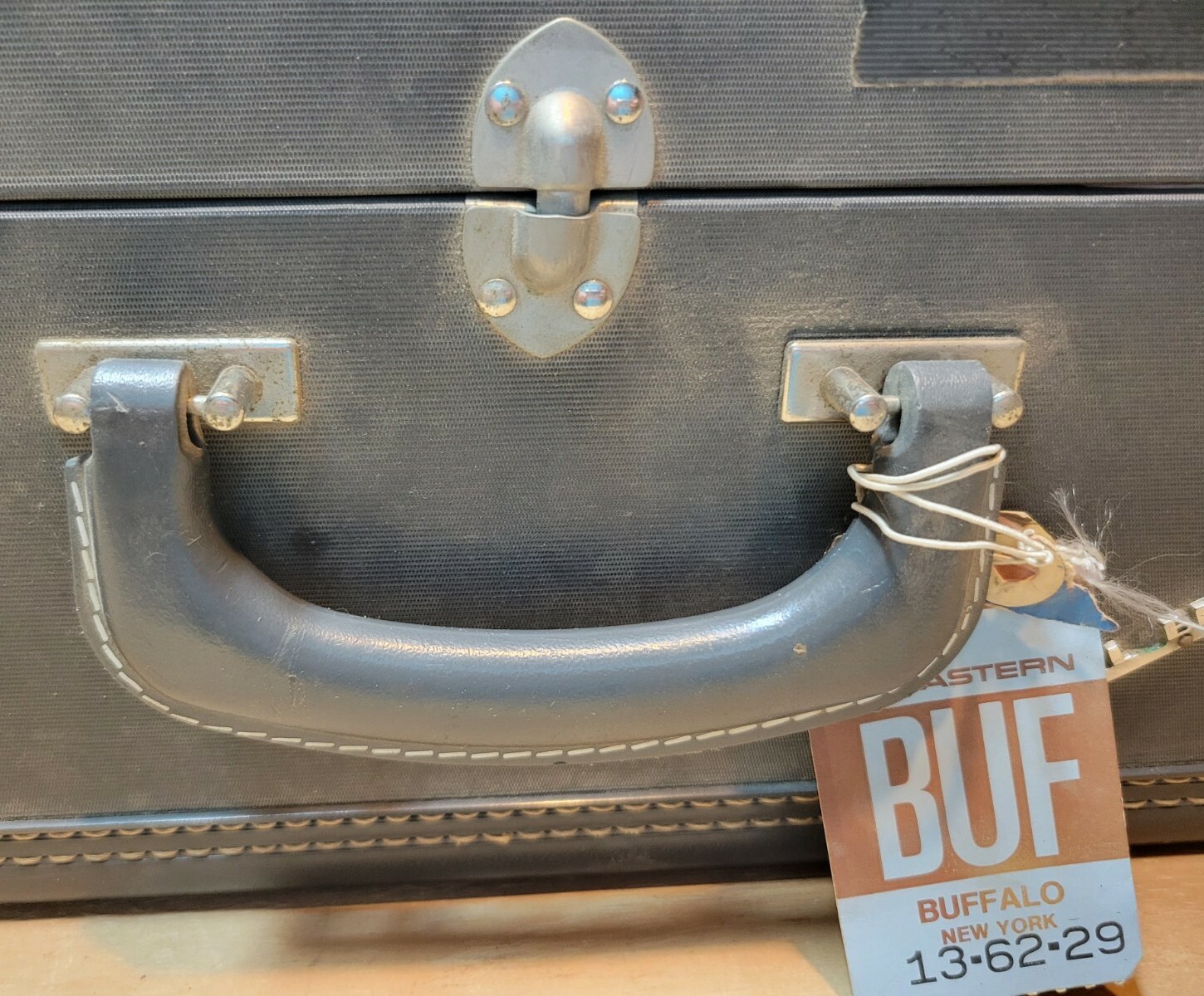 Vintage (1960s) Globester Luggage. Original Keys, Hangers, Lining, Airline Tags