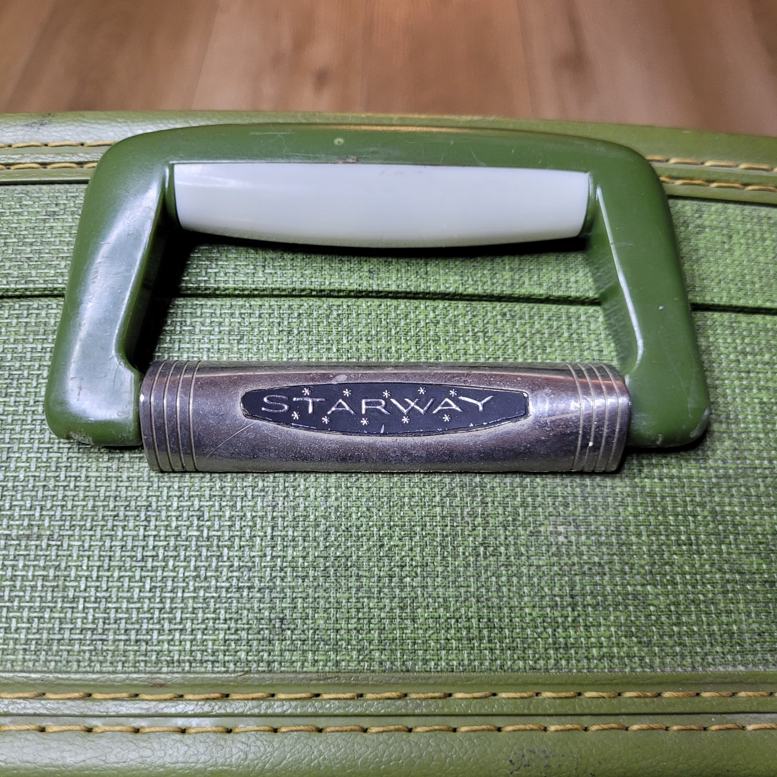1960s/70s “Starway” Green Hardshell Luggage Carry-On Suitcase 21″x 15 x6″ READ