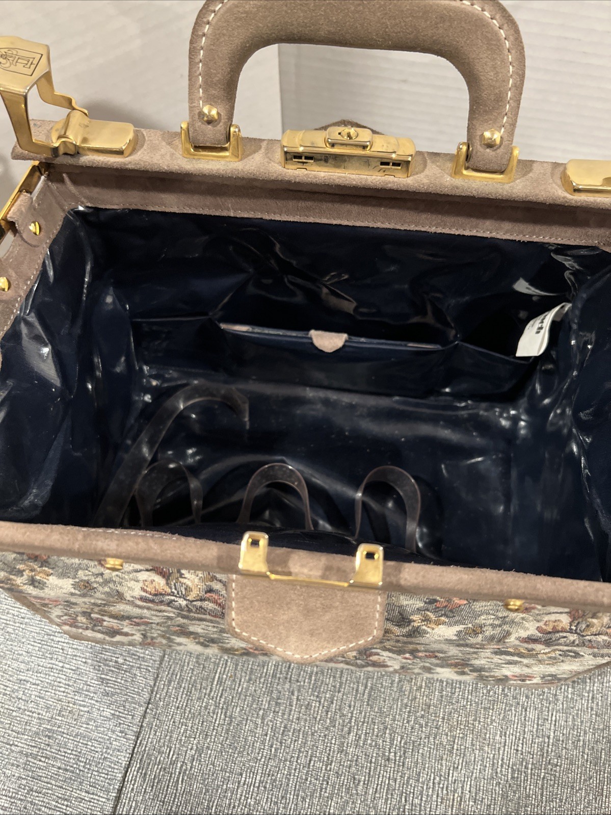 Vintage FRENCH LUGGAGE CO. Paradise Tapestry & Suede Doctor Train Case No Keys