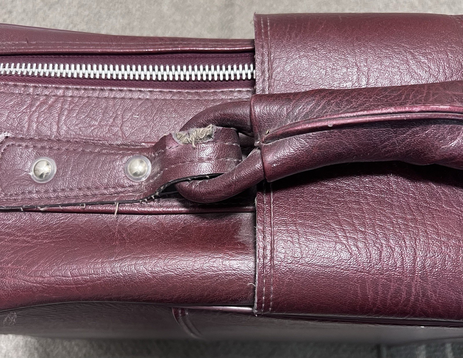 Vintage 1970s SUITCASE DURABLE Vinyl/Naugahyde w/Buckle BURGUNDY Korea 22x16x8″