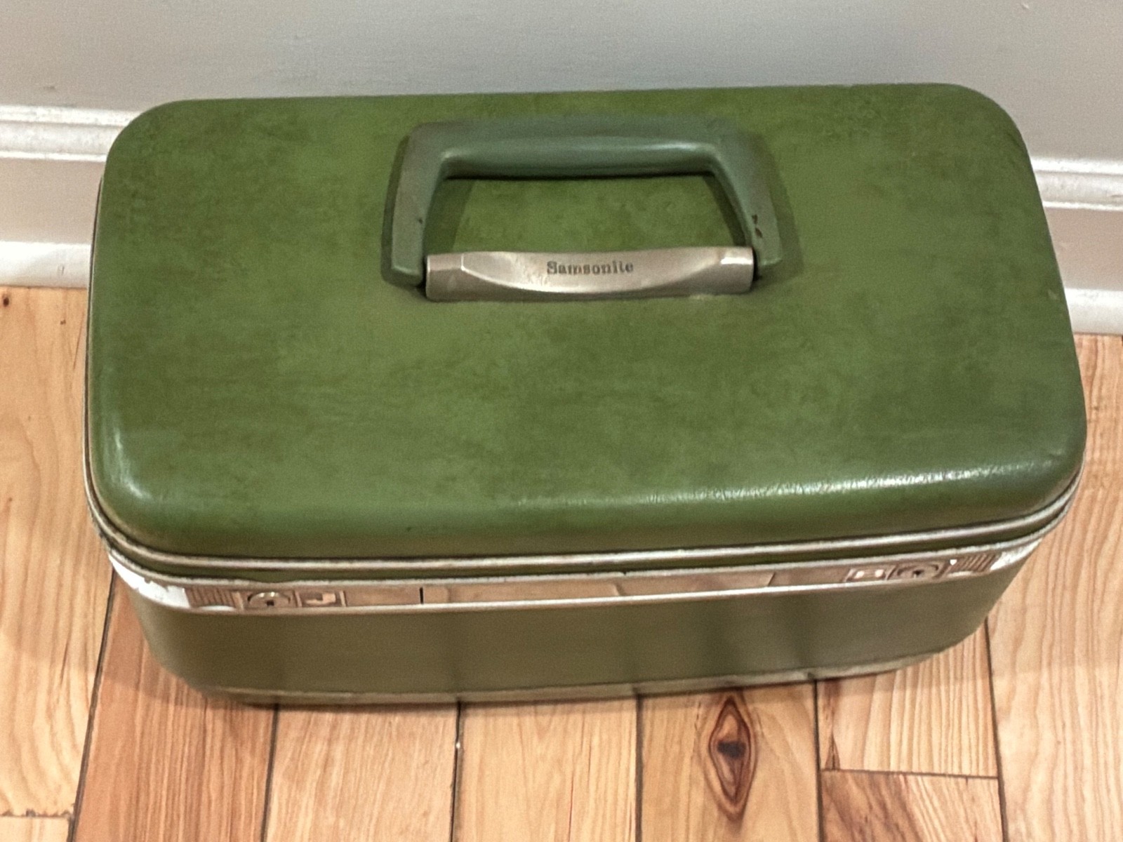 Vintage Samsonite Silhouette Olive Green Train Case Makeup Cosmetic Luggage