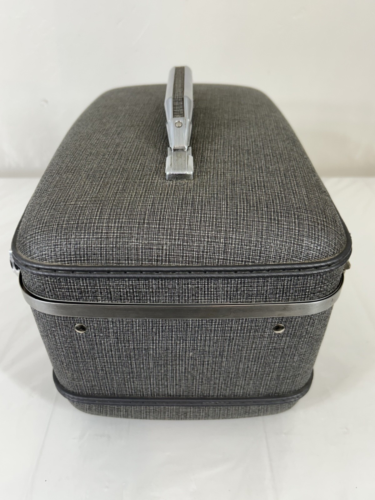 Vintage American Tourister Tiara GRAY Train Case Makeup w/ Mirror & Tray PROP