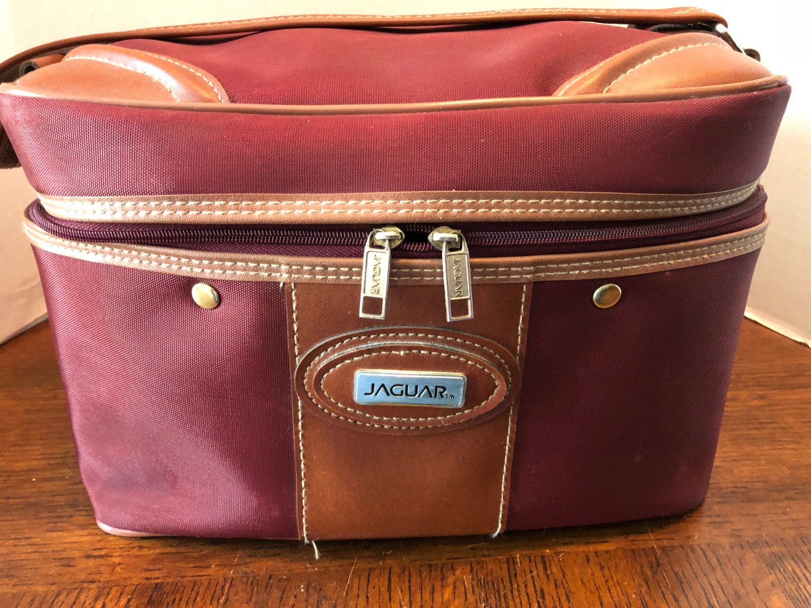 VTG Jaguar Cosmetic Travel Bag-Burgundy in Color-EXC