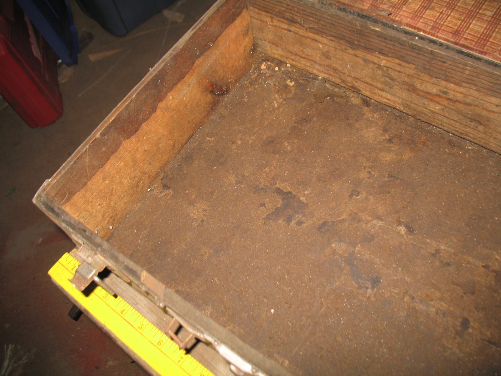 VTG METAL WOOD LINED SUITCASE TRUNK SALVAGE DISTRESSED CABIN PROP ART FARM DECOR
