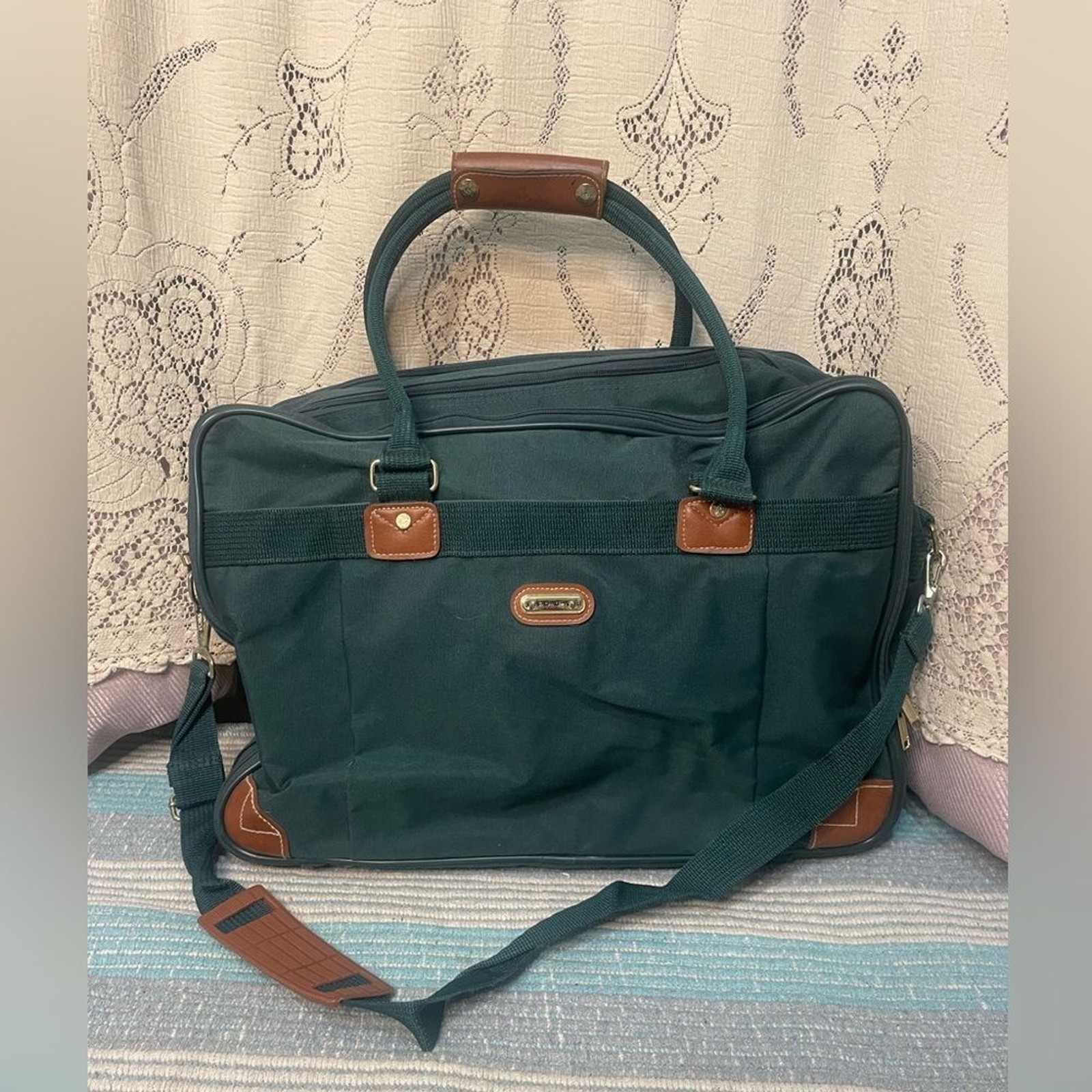Jaguar: vintage duffle with faux leather details