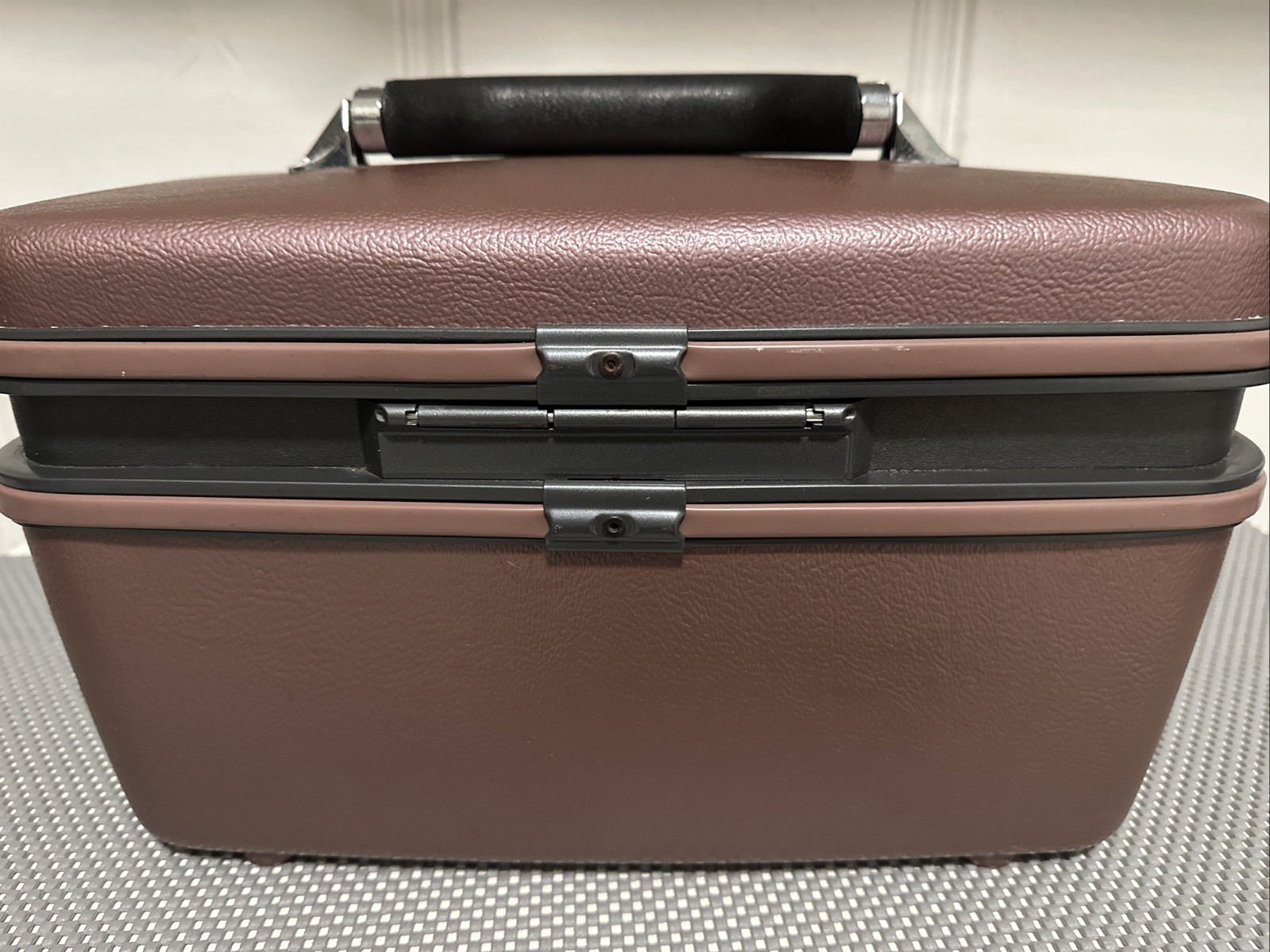Vintage 1987 Samsonite Silhouette 4 Train Case no Mirror. Mauve Rose USA