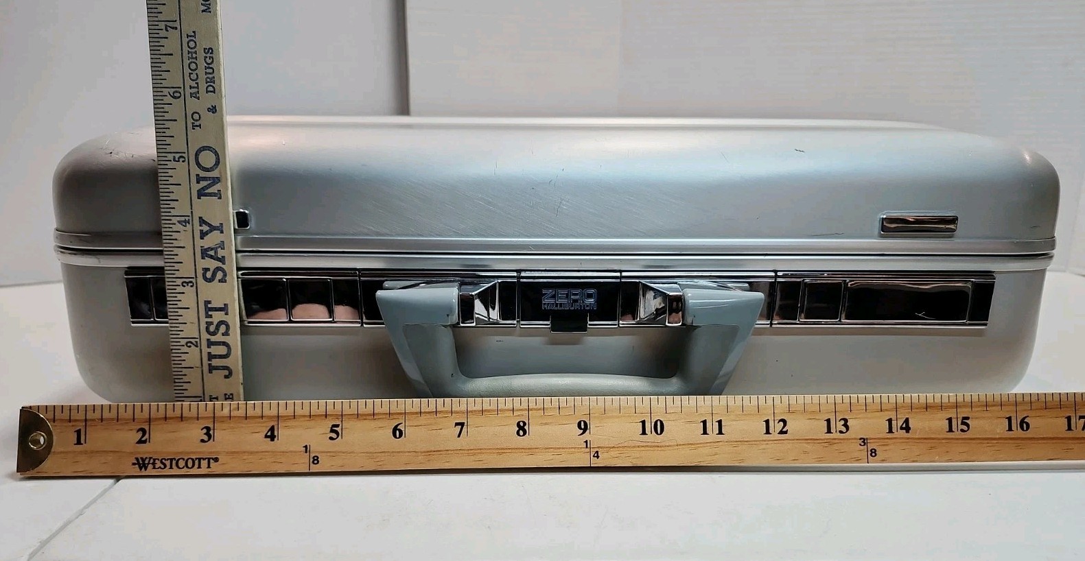 Zero Halliburton Locking Silver Aluminum Attache Case Briefcase – 1980’s – Used