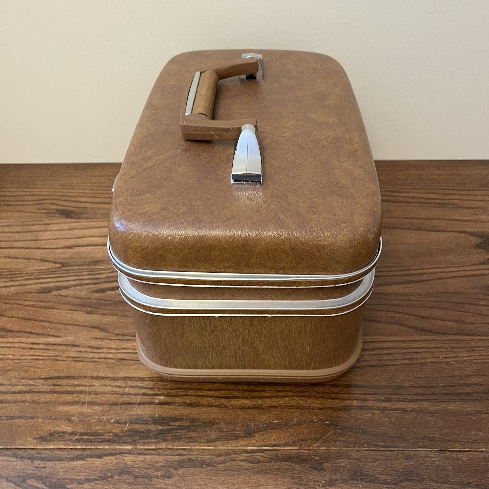 Vtg 80’s Airway Train Case Hard Shell Makeup Case Brown Retro Handle Mirror Key