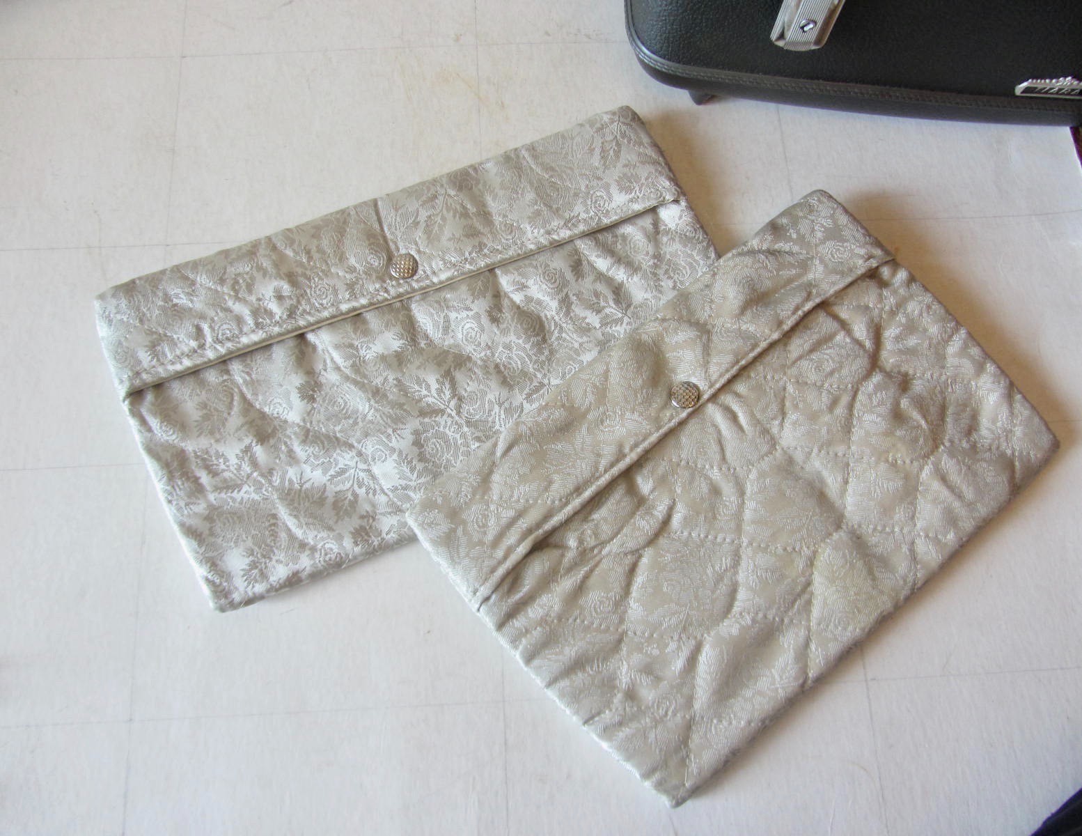 Vtg American Tourister Tiara GRAY Train Case Makeup W/Mirror 2 Fabric Bags Key