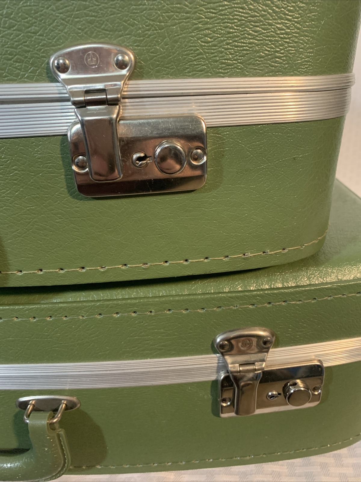 Vintage 2 Piece Train Case Avocado Green Suitcases 20.5” X 14” & 23.5” X 16”