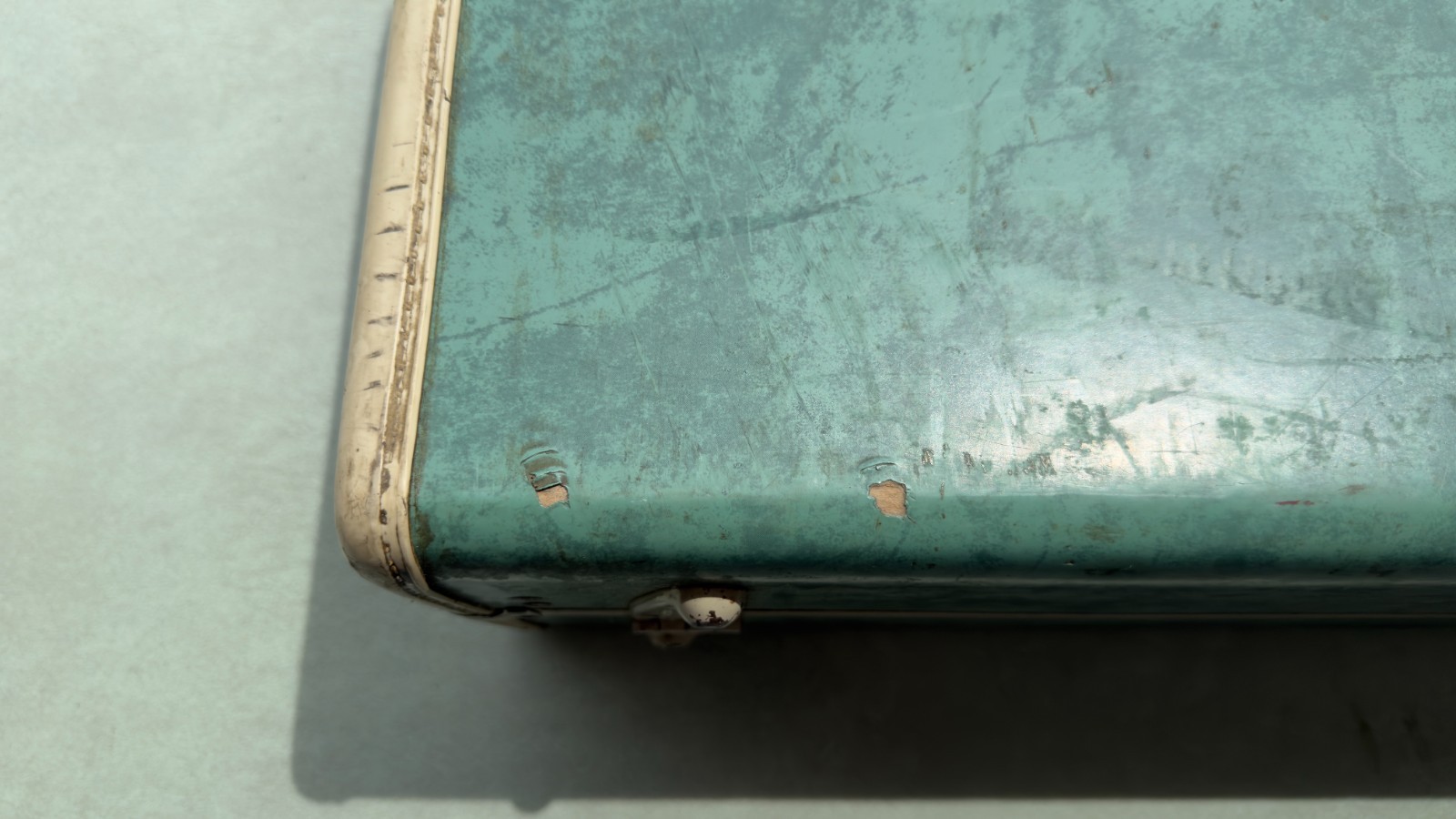 Vintage Samsonite 21″ Suitcase Bermuda Green Marbled with key by Shwayder Bros