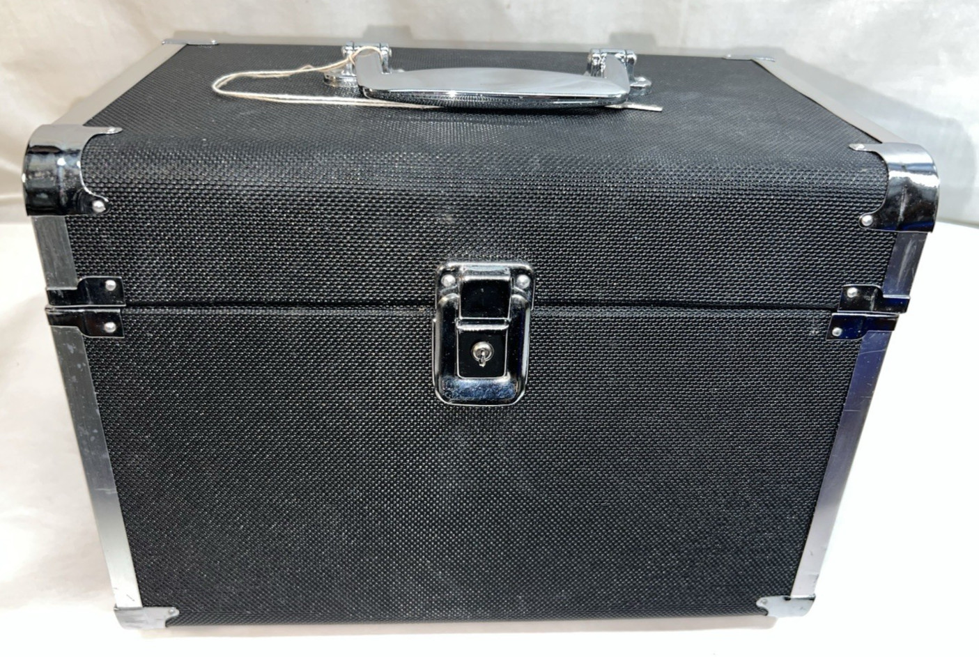Vintage small locking black train travel makeup case w/mirror and key, pockets
