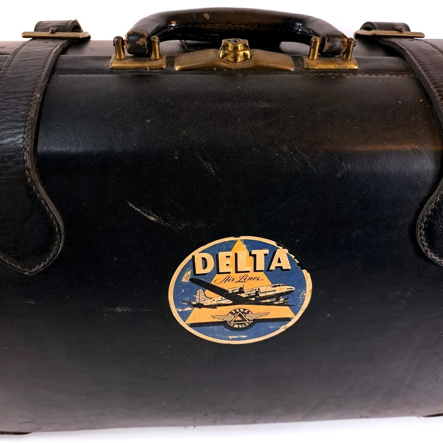 VINTAGE 1930s PILOTS SUITCASE WITH ORIGINAL DELTA AIR LINES 1930s LOGO