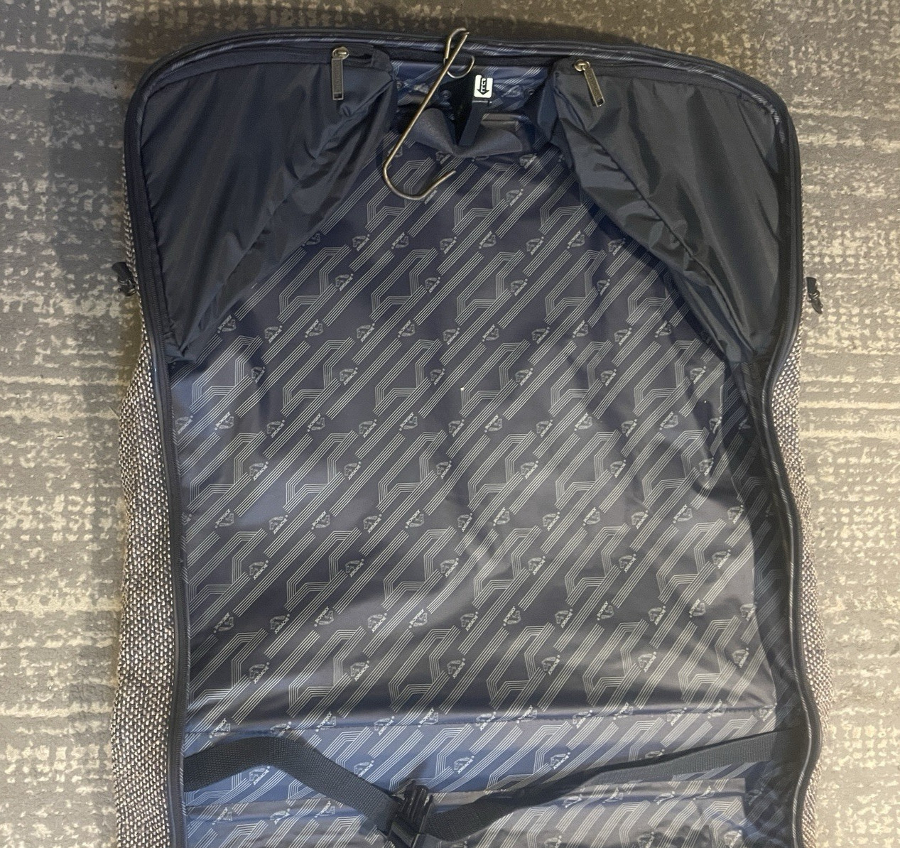 Jordache Vintage Bi-Fold Garment Bag Multicolor