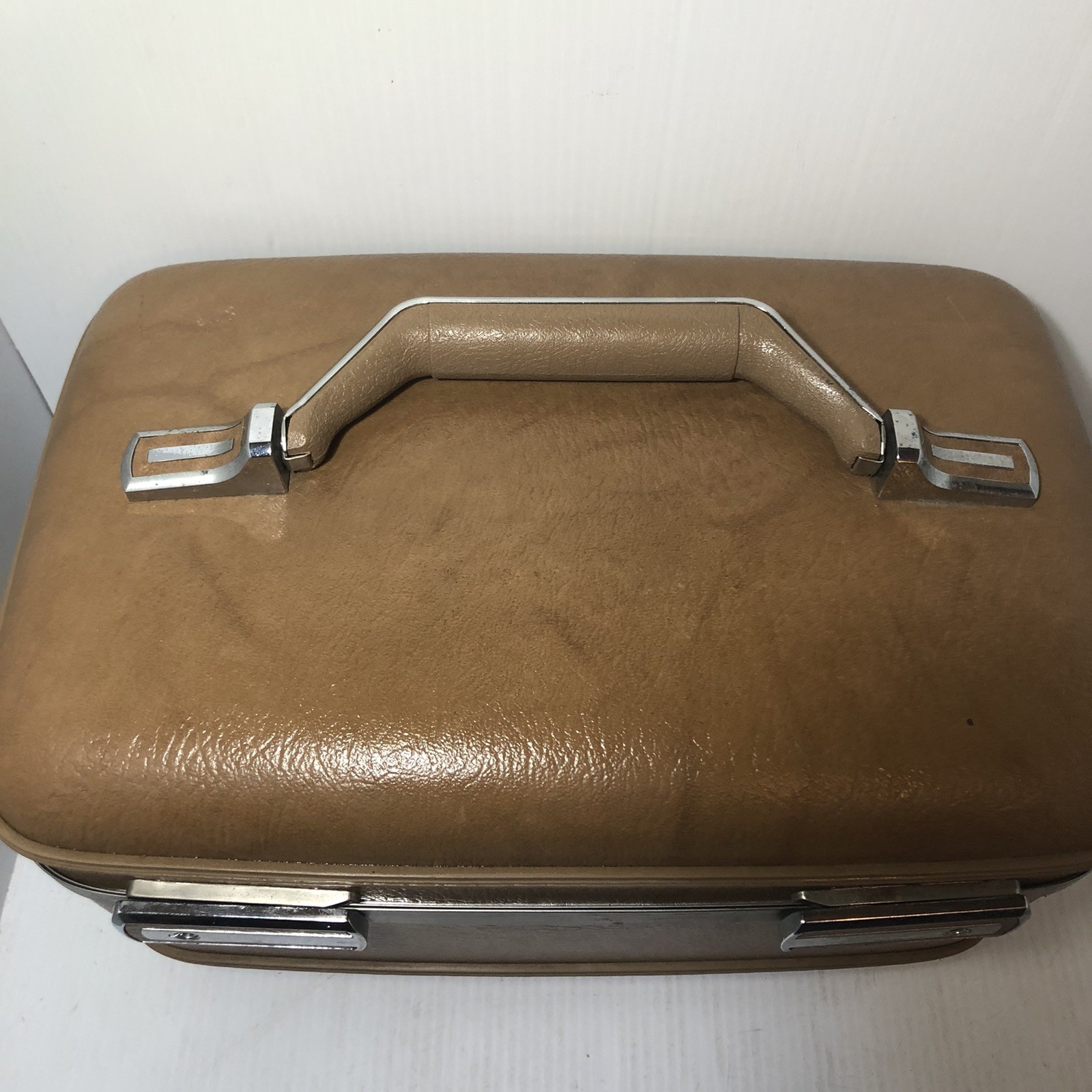 Vintage American Tourister Vanity Travel Train Case 14″ Brown Hard Shell W/Keys