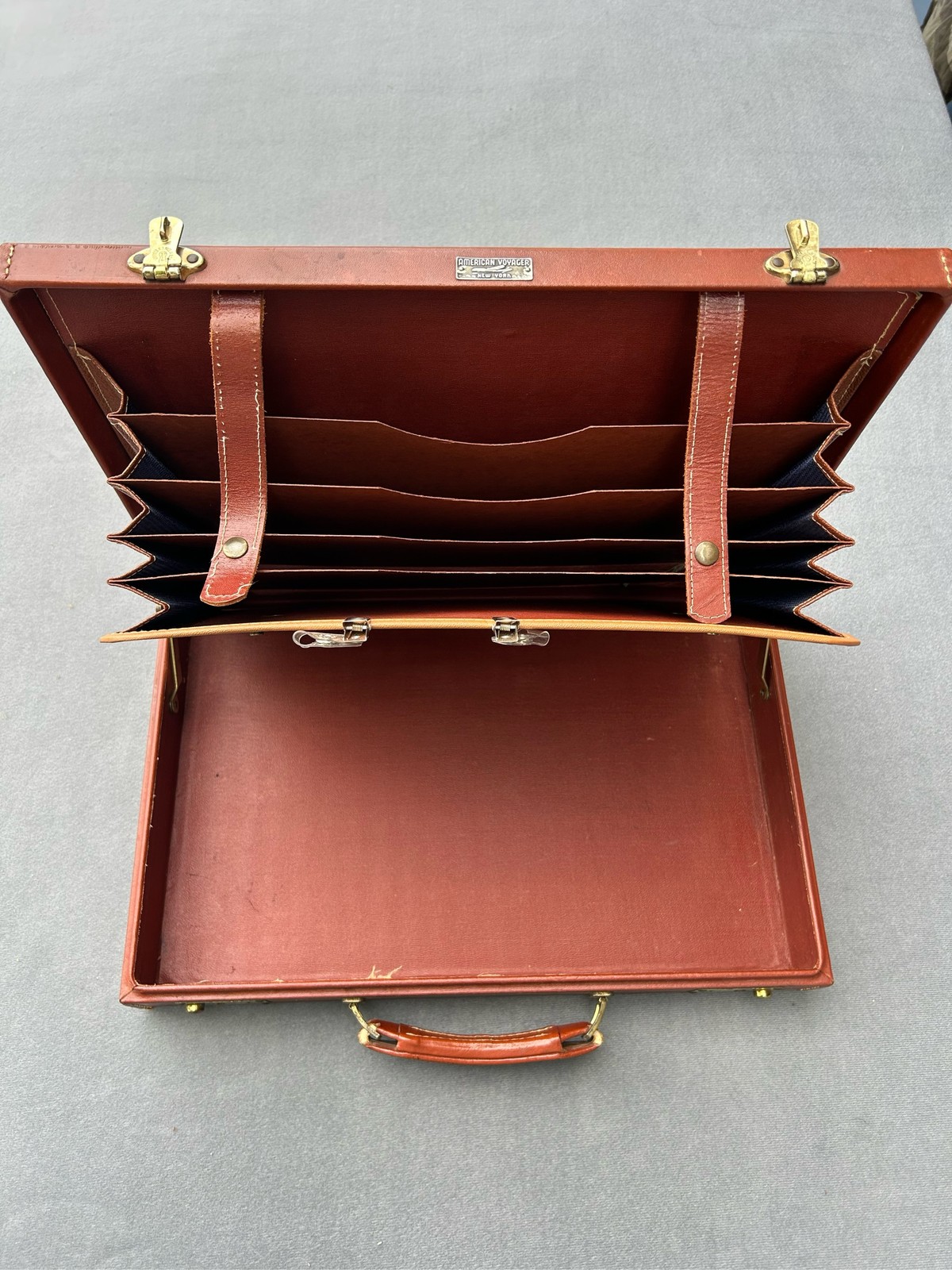 Brown Leather American Voyager Briefcase Attache Laptop Bag