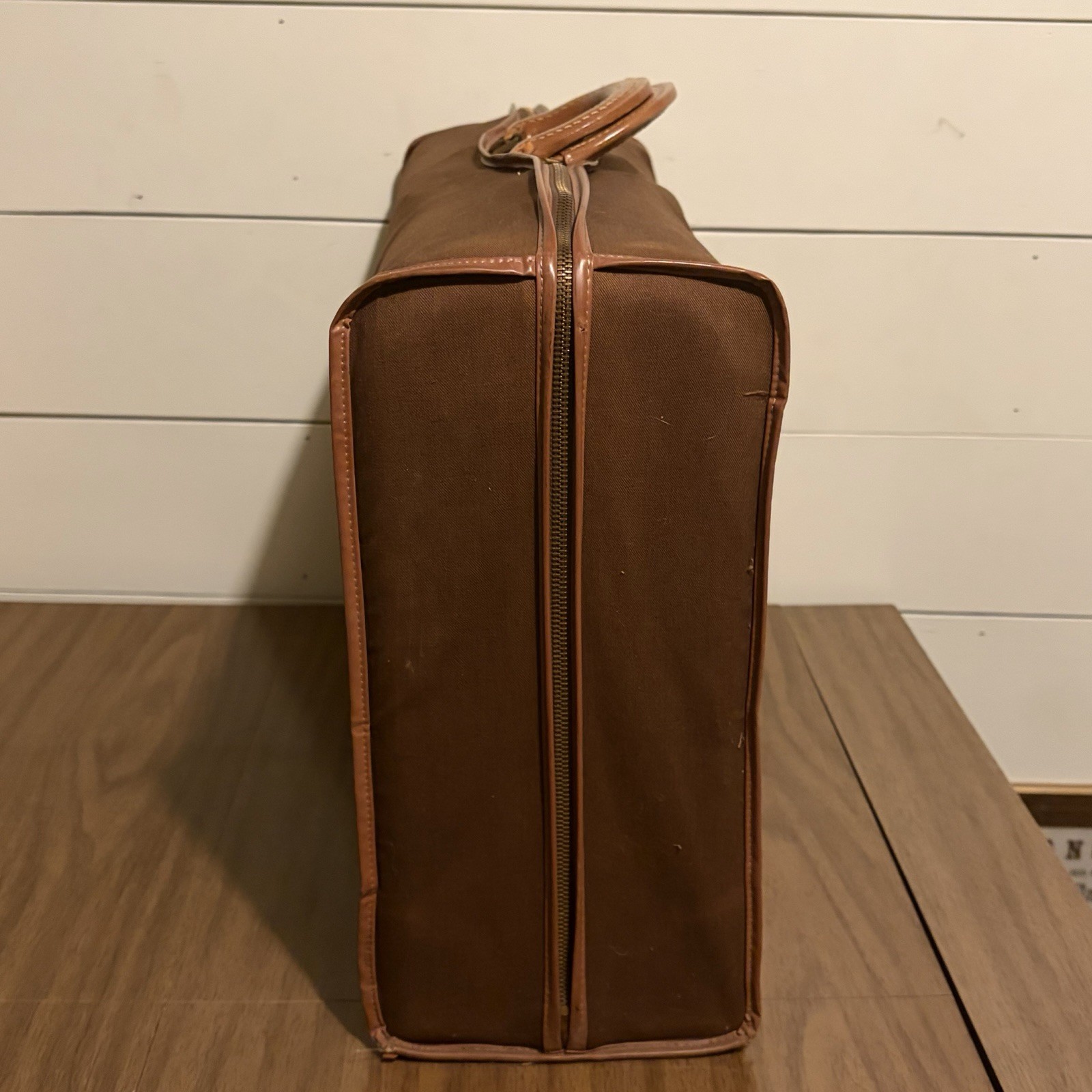 Leather Garment Bag Suit Carrier 22 Tan Brass Lock Travel Case Vintage