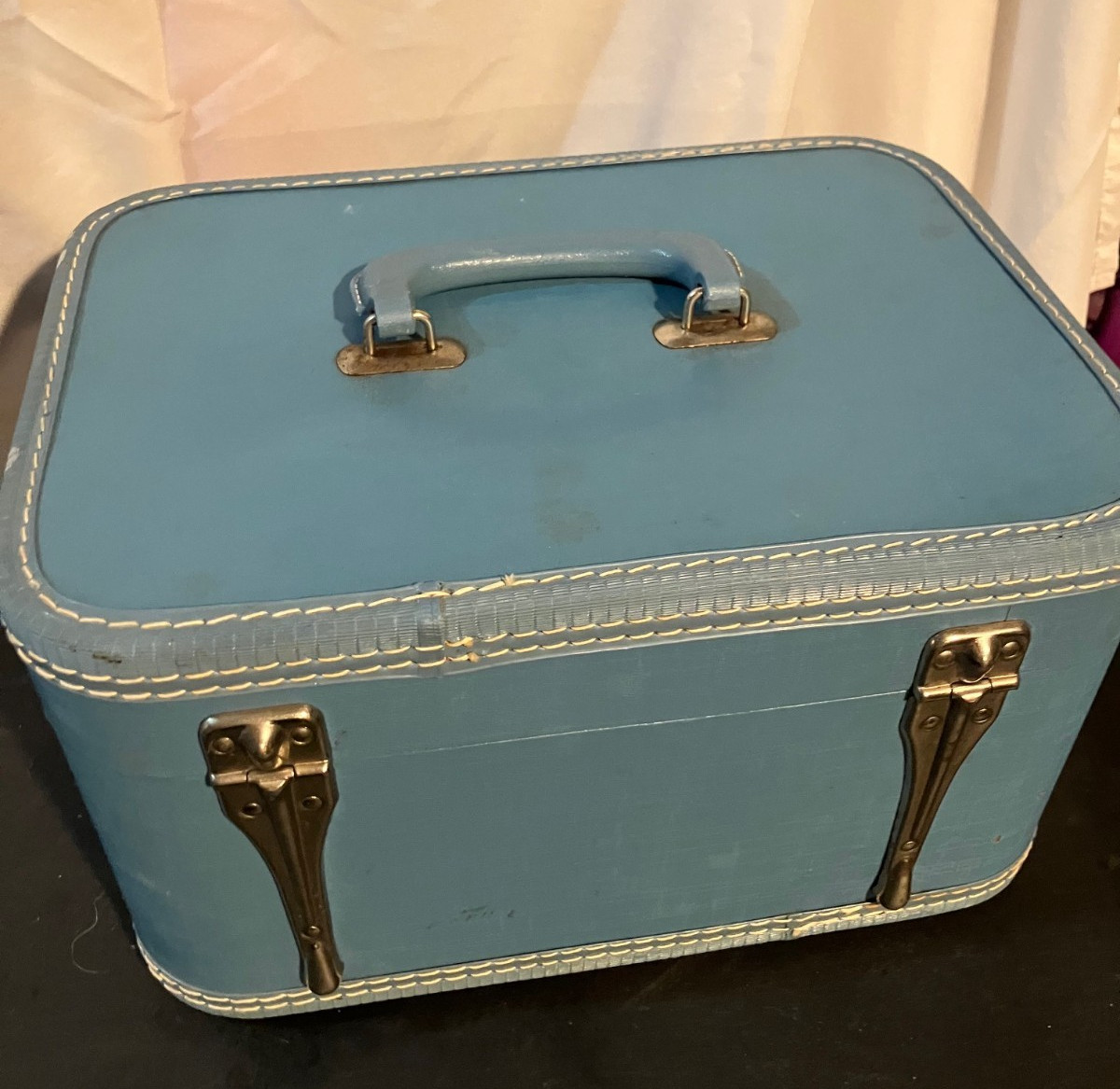 VINTAGE MID CENTURY BLUE MONARCH TRAIN COSMETIC TRAVEL CASE