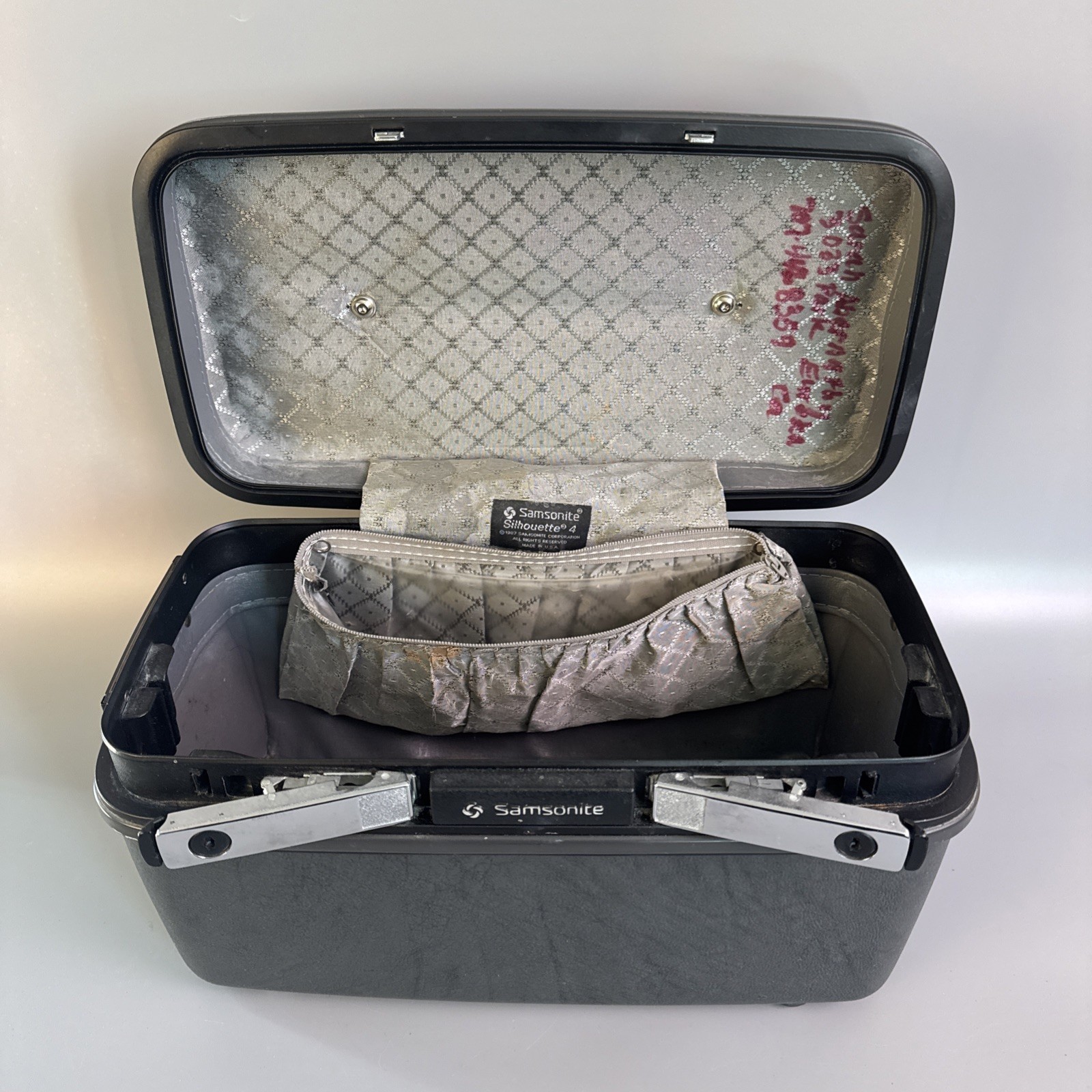 1987 Samsonite Silhouette 4 Hard Shell Gray Cosmetic Makeup Travel Train Case