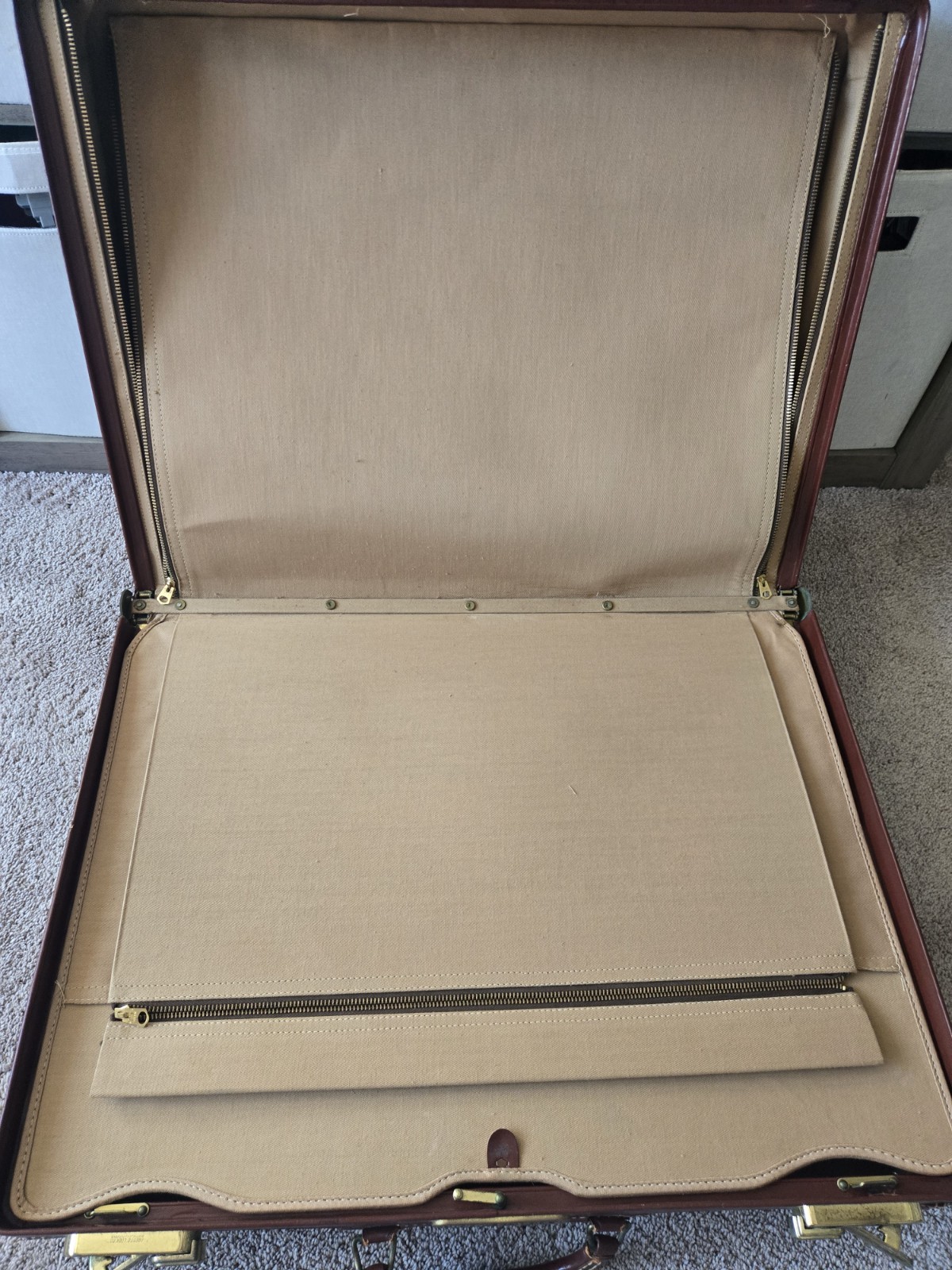 VTG J.C. HIGGINS MEN’S TWO SUITER CASE-1950s-Never Used- Orig Tag,keys,hangers