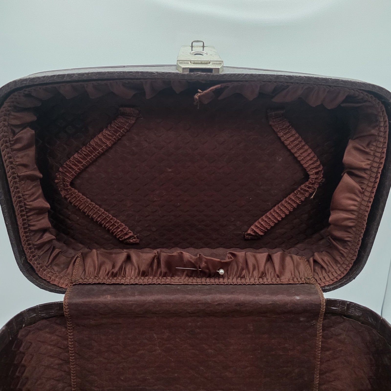1970’s Vintage Wayfarer Silhouette Train Case Faux Alligator