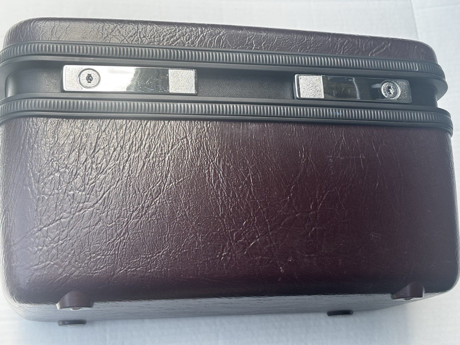 Vtg Burgundy Samsonite Sentry II Train, Travel, Makeup Hard Case, Locks W Key