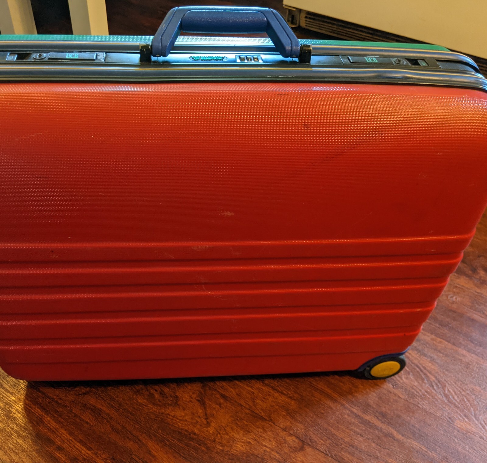 Set of 2 Vintage United Colors of Benetton Hardshell Suitcases Large Medium