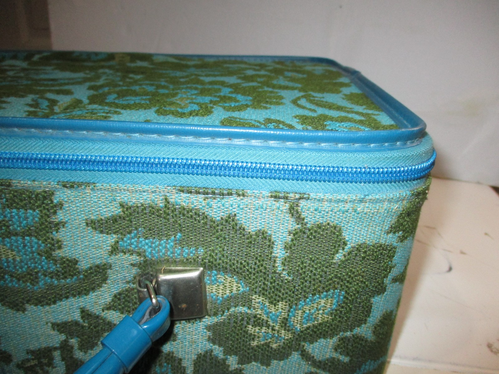 VTG Tapestry Suitcase Overnight Bag Turquosie & Green Floral Avon 60s