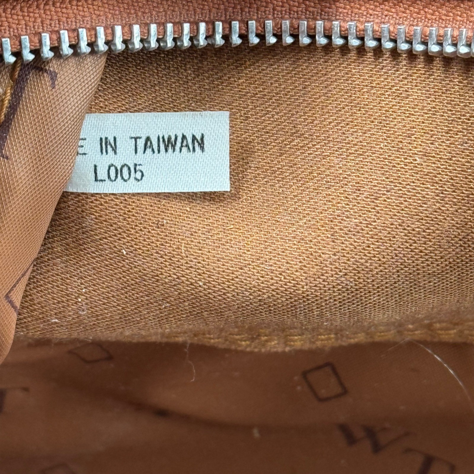 World Traveler Shoulder Bag Unisex OS Brown Excellent Vintage Retro Flight Bag
