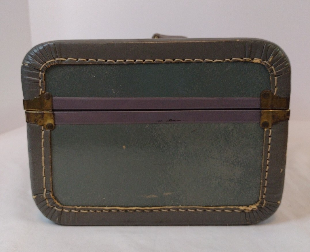 Vintage Train Case Hard Side Make Up Case with Mirror No Key Latch Works
