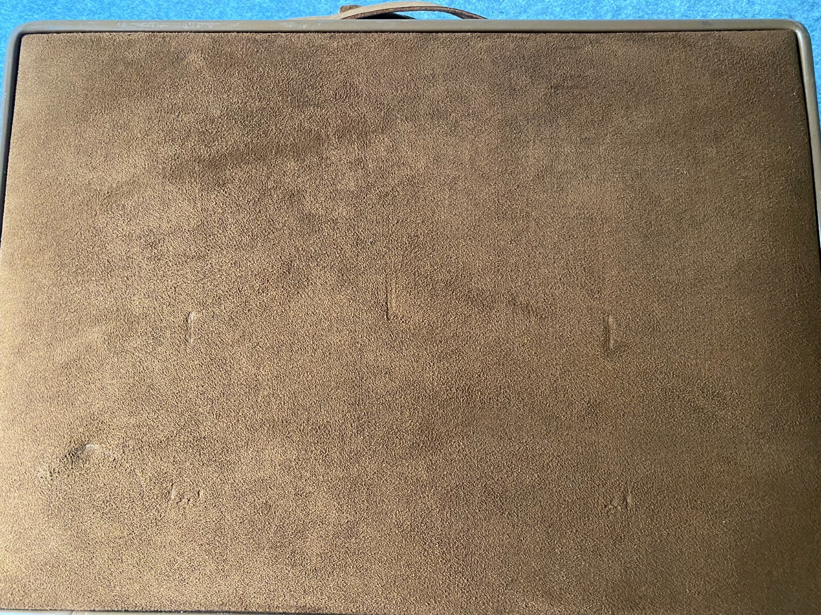 Beautiful Suede Tan Vintage Halston Hartmann 25” Suitcase Luggage UNUSED – Rare