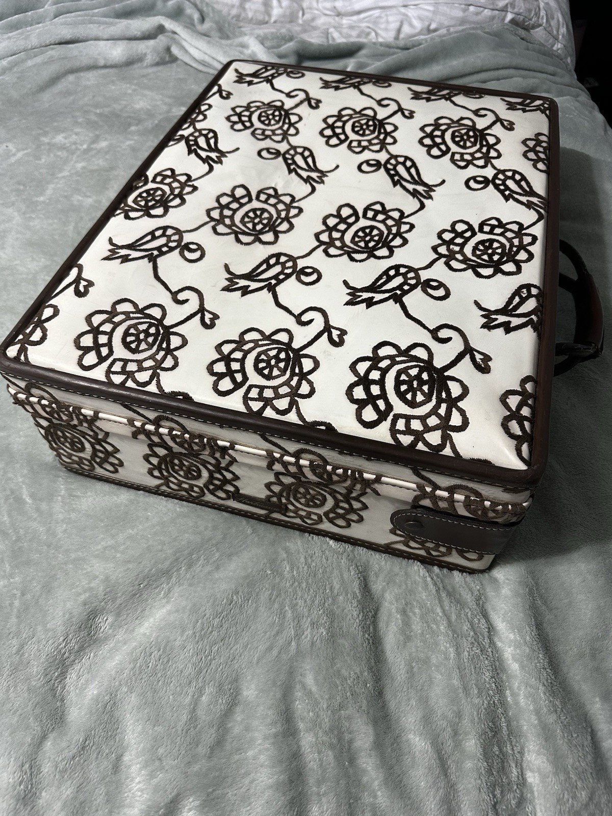 Vtg 1970s Embroidered Daisy Hartmann Luggage