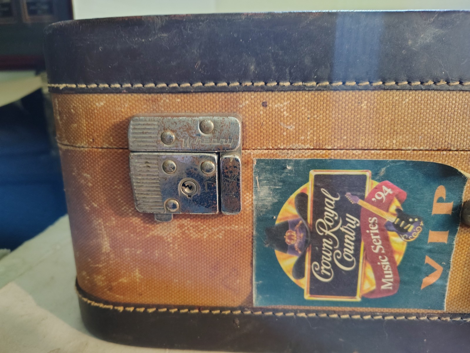 1930’s Wheary Hard Shell Suit Case