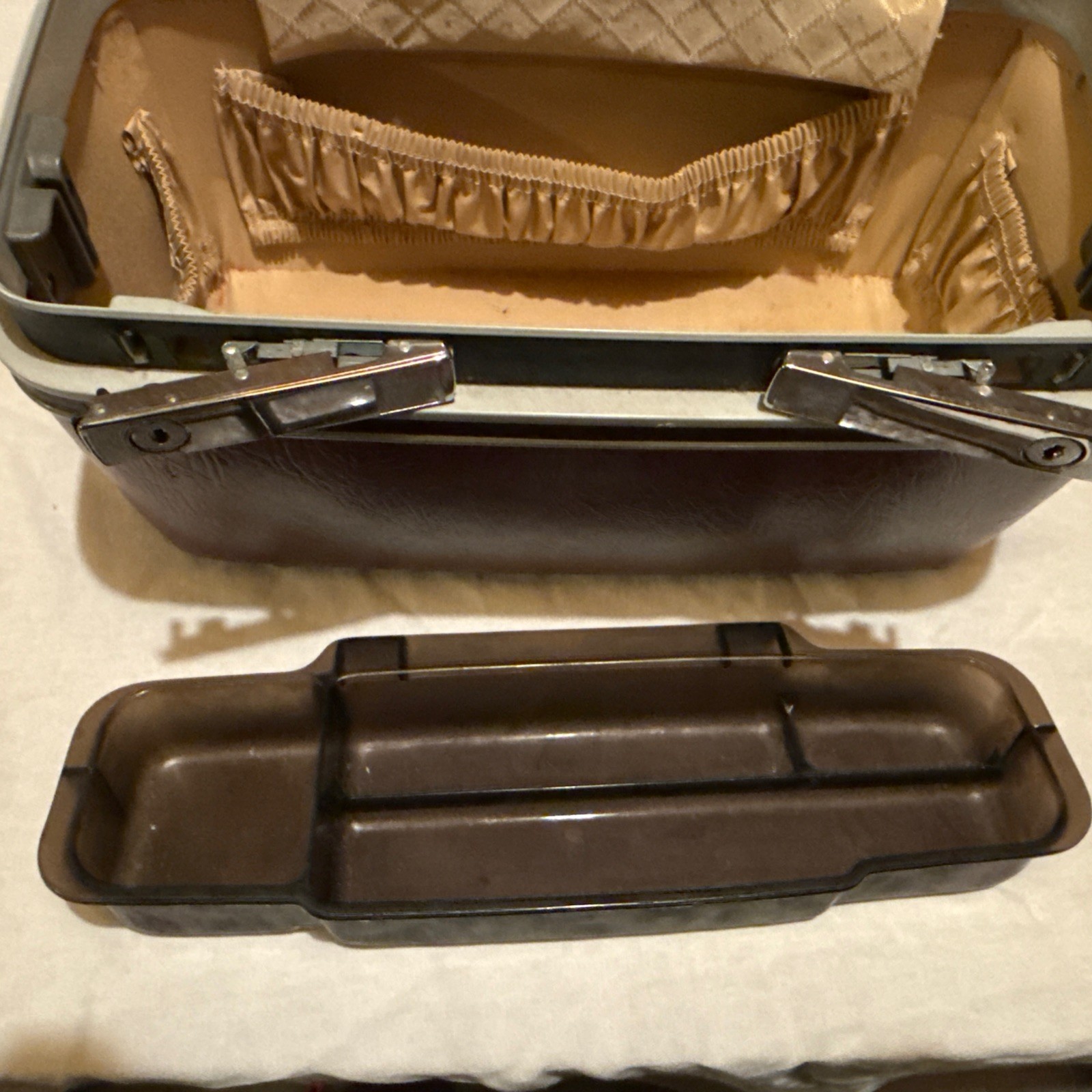 Vintage 1970s Samsonite Sentry Maroon Travel/Make Up Case with Mirror & Tray