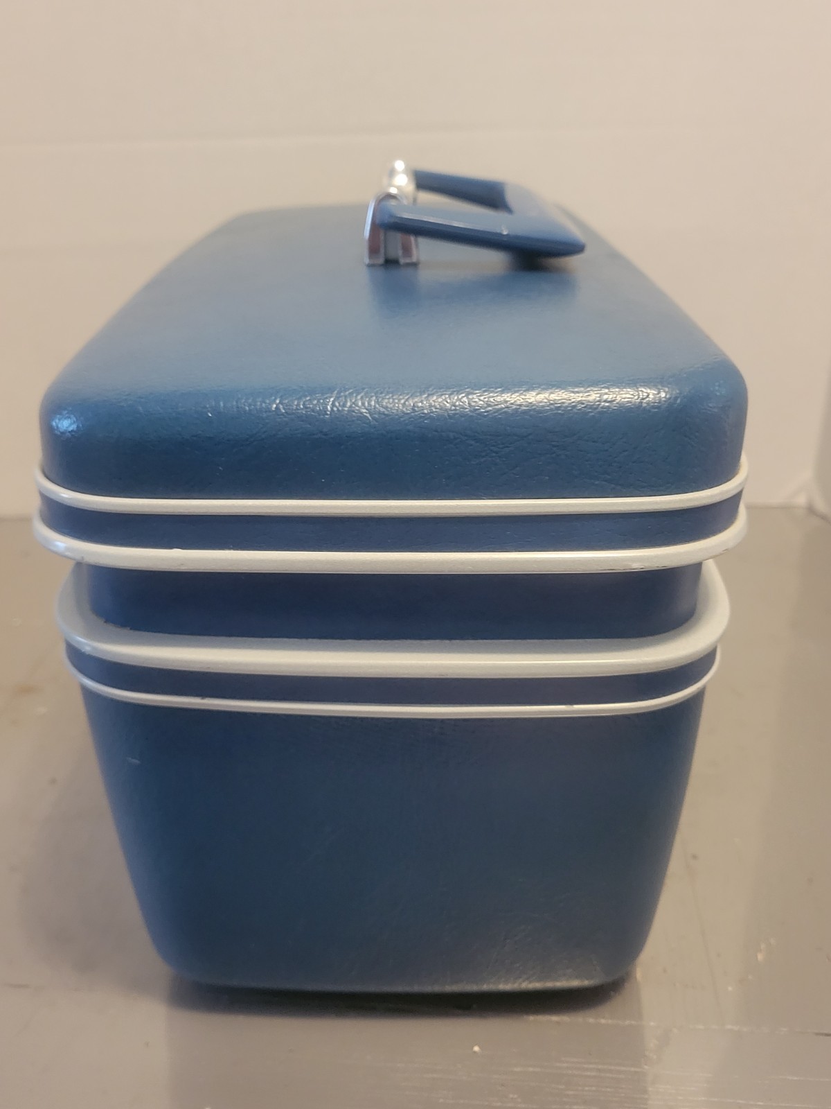 1960’s Vintage SAMSONITE Train , Makeup Vanity Case No KEY Or Tray Euc Blue