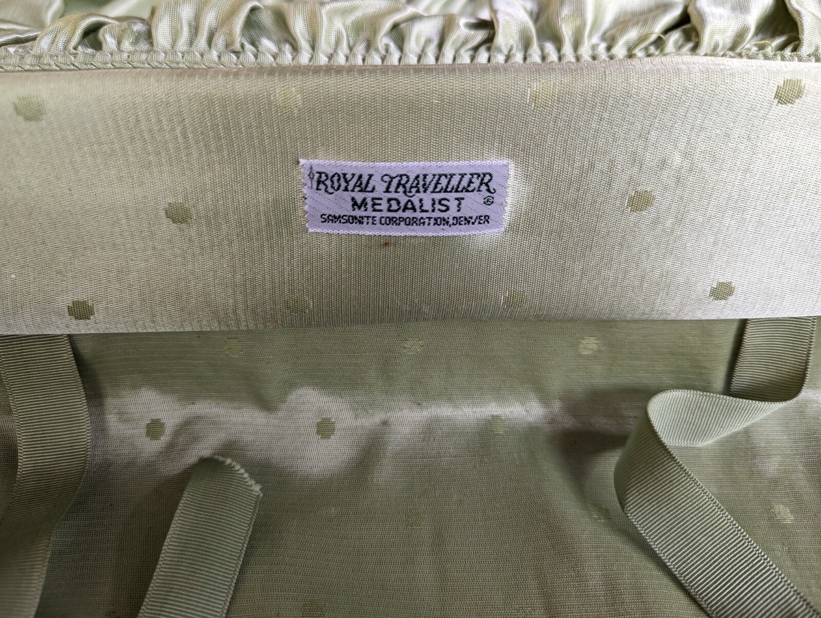 VTG Samsonite Royal Traveller Medalist Hard Shell Suitcase – 20×15 Avocado Green