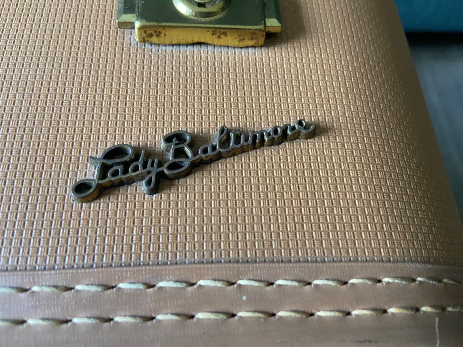 VINTAGE Luggage- LADY BALTIMORE mid-sized luggage Beige Hardtop, Monogramed