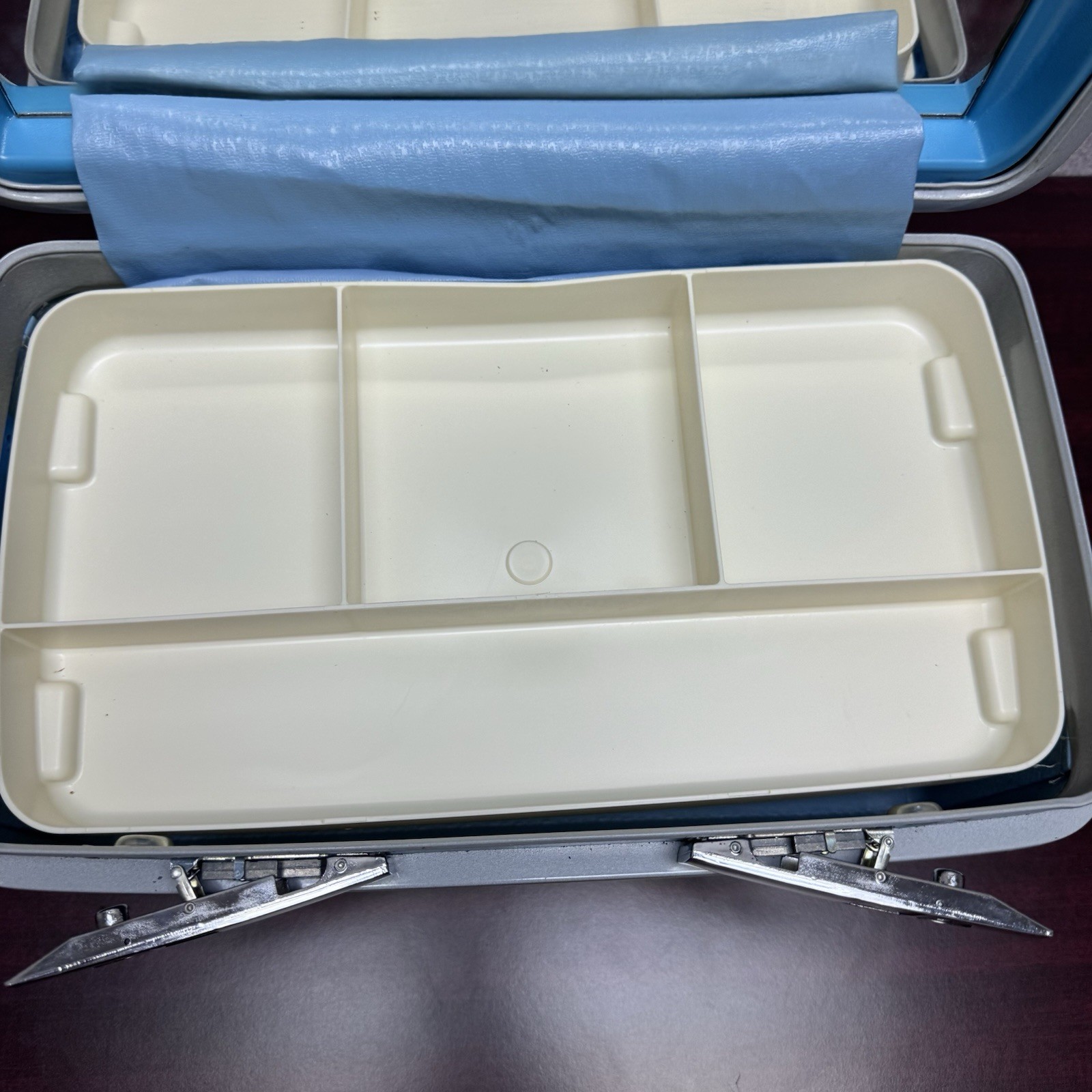 Vintage Sears Courier II Sky Blue Makeup Vanity Case with Keys, Tray, Manual