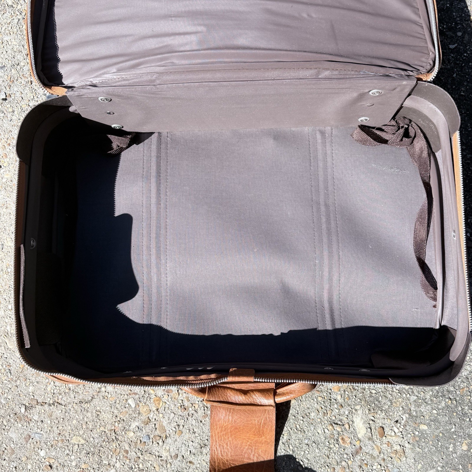 Vintage World Traveler Brown Leather Style Suitcase Carry On Locking Zipper