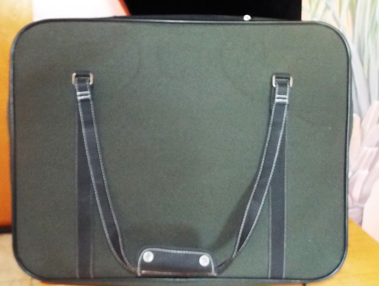 VINTAGE AMERICAN TOURISTER GREEN GARMET BAG, W/ TRAVEL TAG, 23″ X 19″